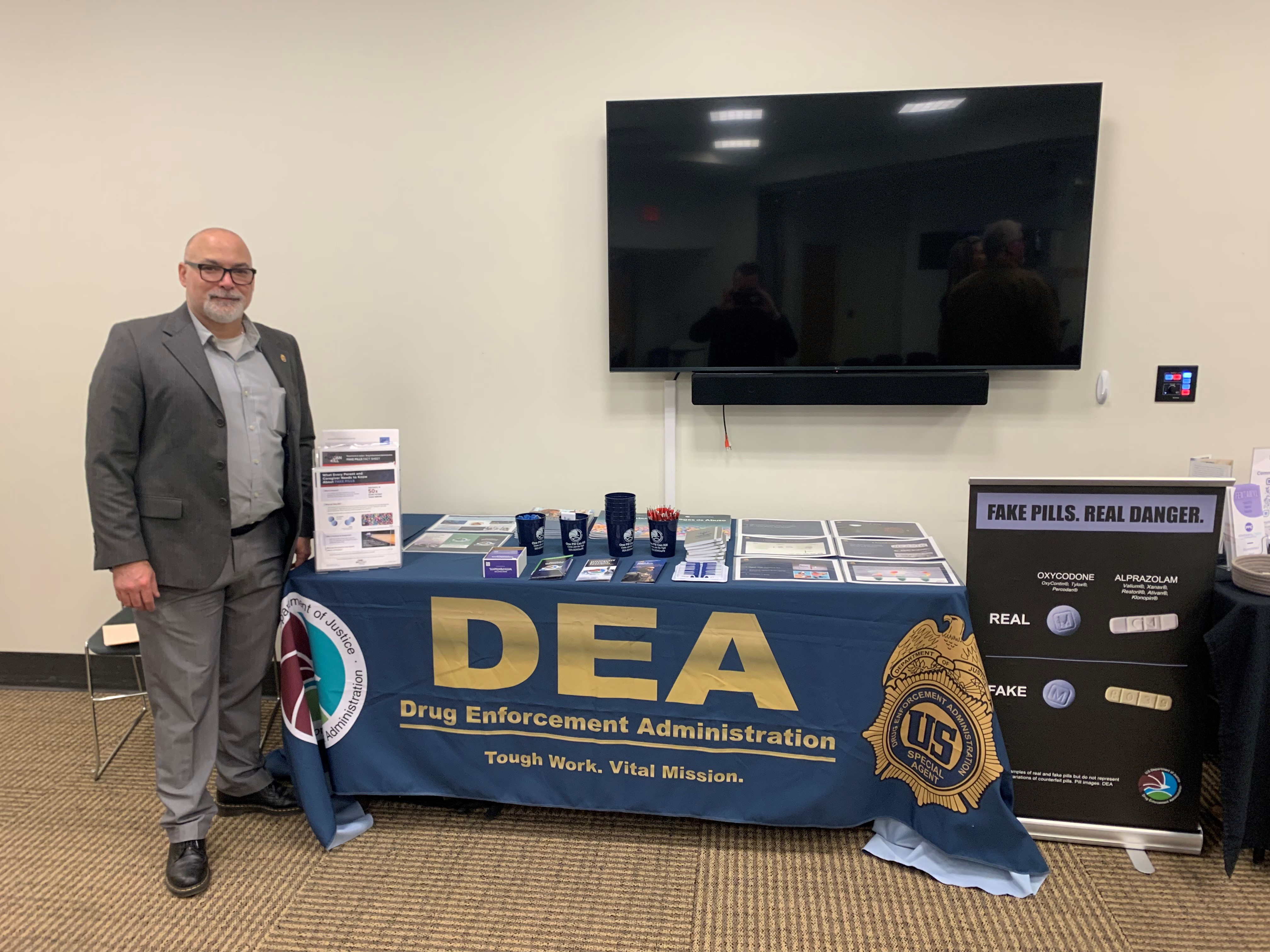 A member of DEA stands alongside the DEA resource table.