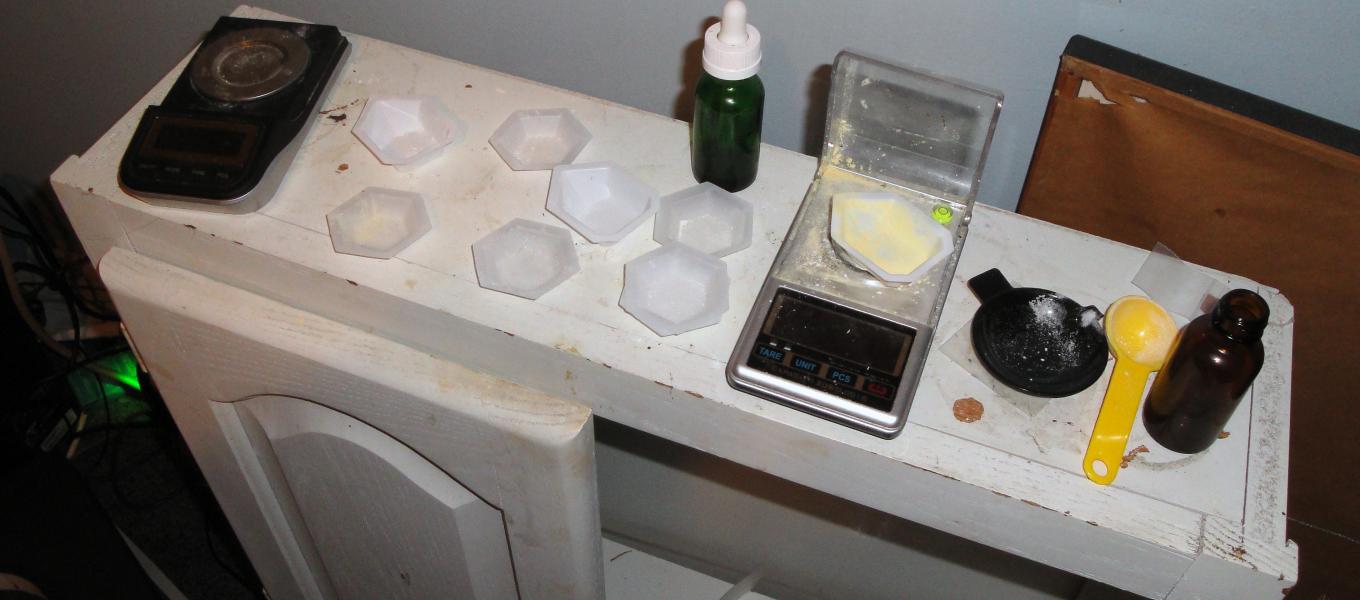 Fentanyl Cutting Table	